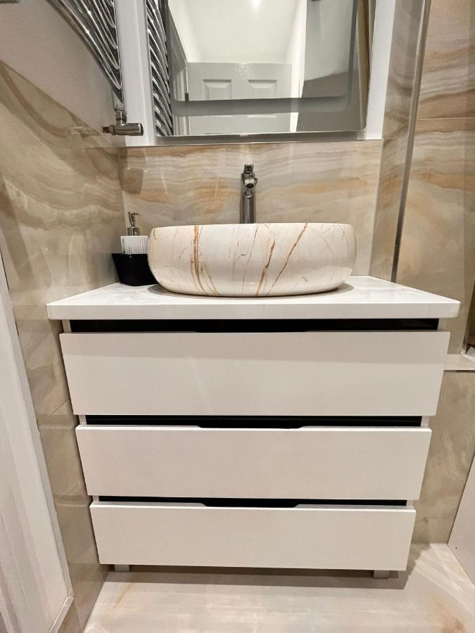 Luxurious Double Bedroom, Ensuite With Free Wifi. 옥스퍼드 외부 사진