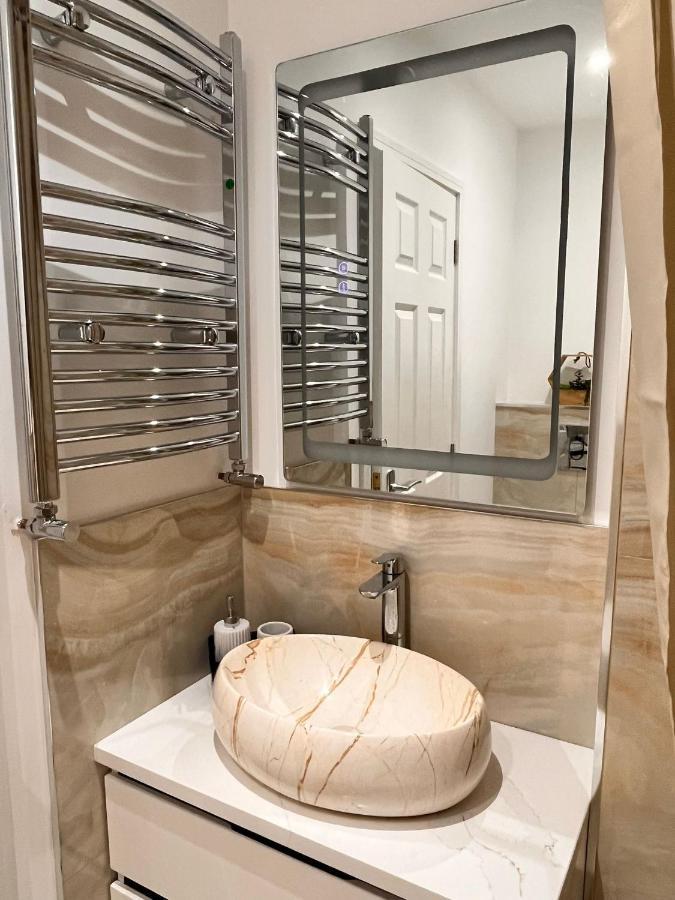 Luxurious Double Bedroom, Ensuite With Free Wifi. 옥스퍼드 외부 사진